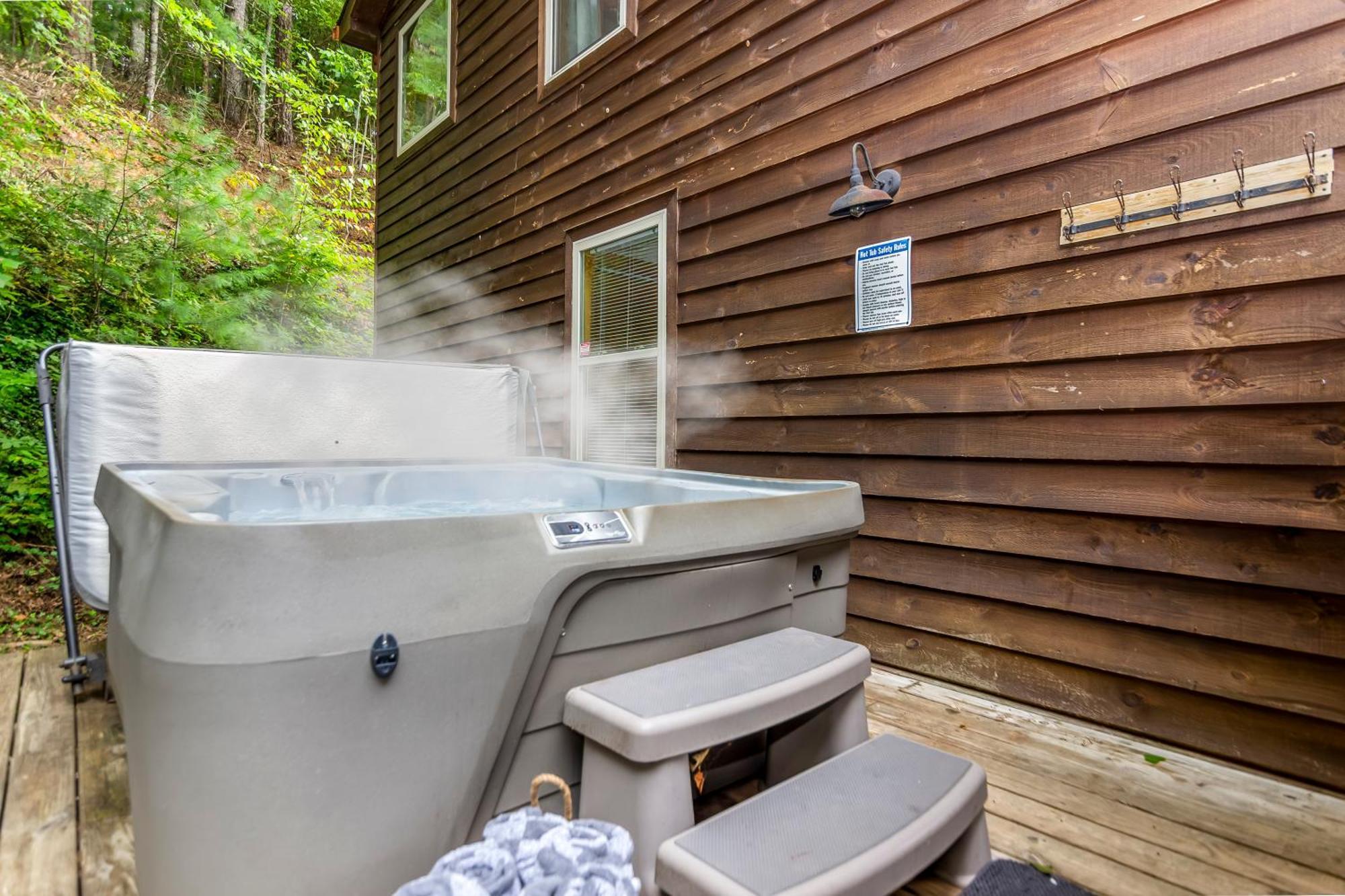 Amazing Creek View Cabin W/ Hot Tub, Firepit & Pool Table Ellijay Exterior photo