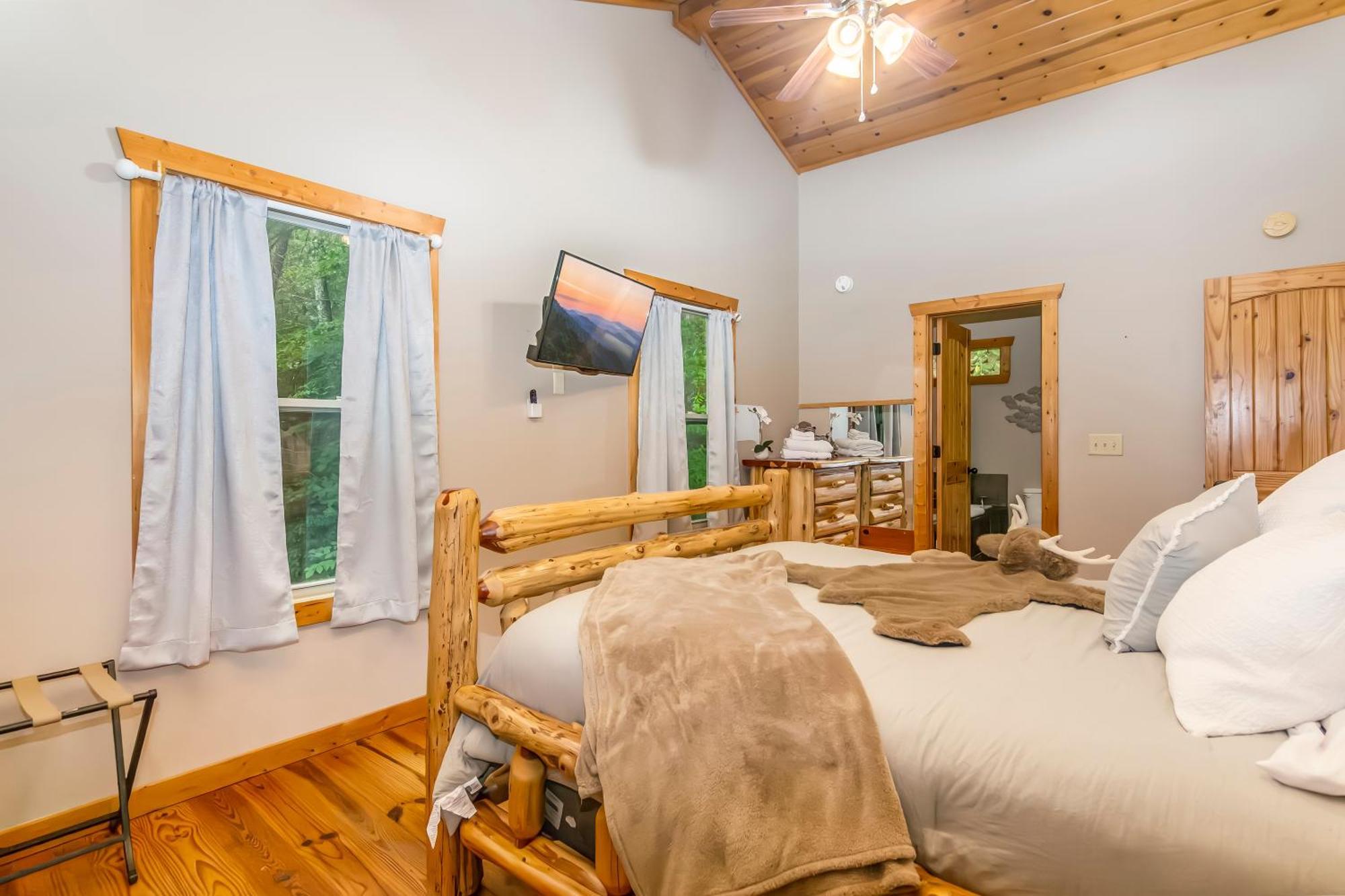 Amazing Creek View Cabin W/ Hot Tub, Firepit & Pool Table Ellijay Exterior photo
