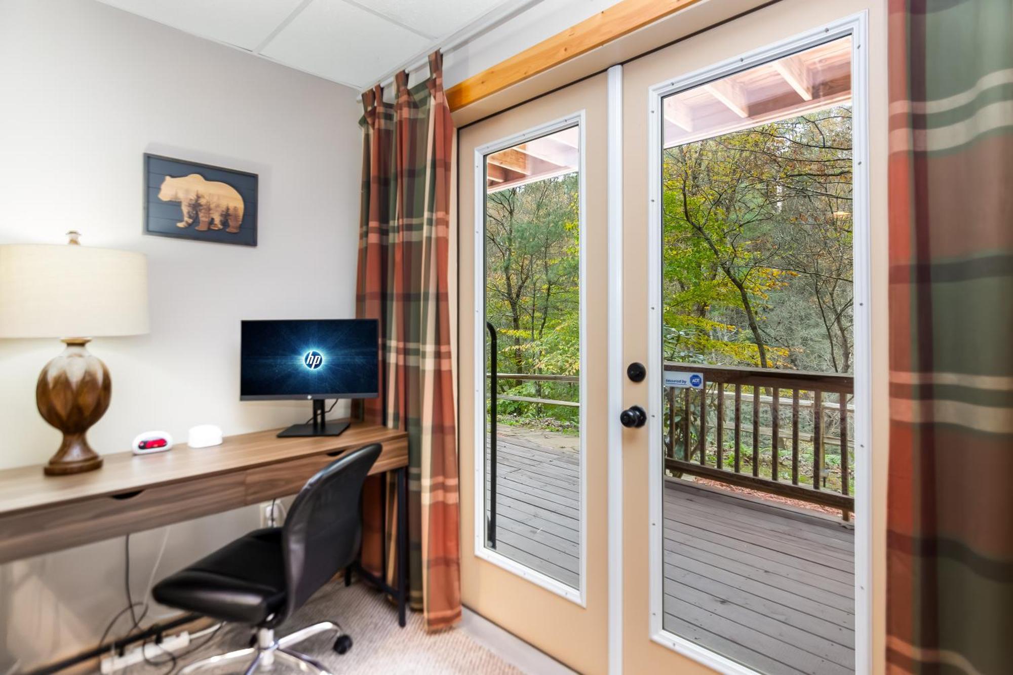 Amazing Creek View Cabin W/ Hot Tub, Firepit & Pool Table Ellijay Exterior photo
